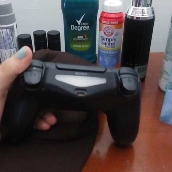 Ps4 controller - Picture 2 of 2